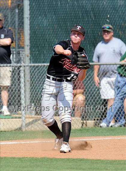 Thumbnail 3 in Berkner vs. Lee (Yellow Rose Classic) photogallery.