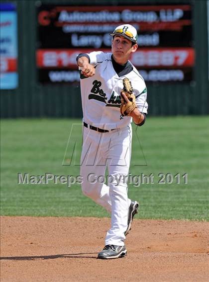 Thumbnail 2 in Berkner vs. Lee (Yellow Rose Classic) photogallery.