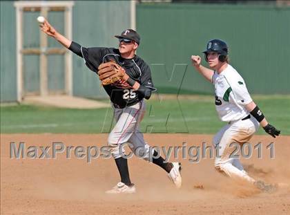 Thumbnail 3 in Berkner vs. Lee (Yellow Rose Classic) photogallery.
