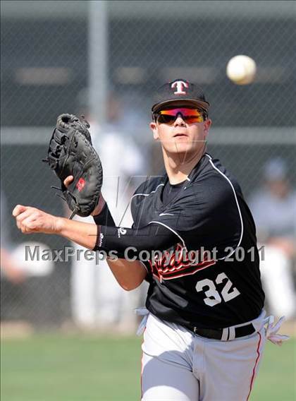 Thumbnail 2 in Berkner vs. Lee (Yellow Rose Classic) photogallery.
