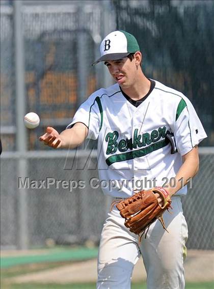 Thumbnail 2 in Berkner vs. Lee (Yellow Rose Classic) photogallery.