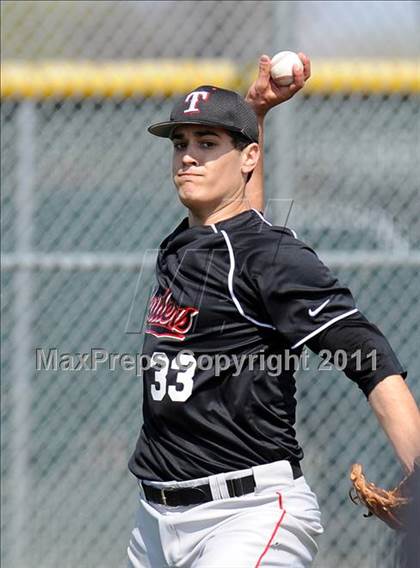 Thumbnail 3 in Berkner vs. Lee (Yellow Rose Classic) photogallery.