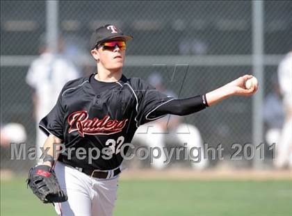 Thumbnail 1 in Berkner vs. Lee (Yellow Rose Classic) photogallery.