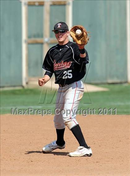 Thumbnail 1 in Berkner vs. Lee (Yellow Rose Classic) photogallery.