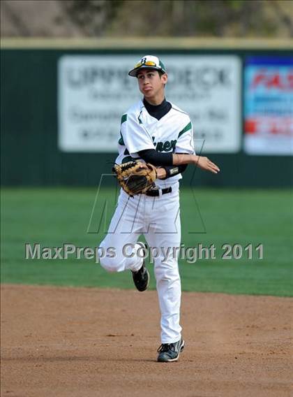 Thumbnail 3 in Berkner vs. Lee (Yellow Rose Classic) photogallery.