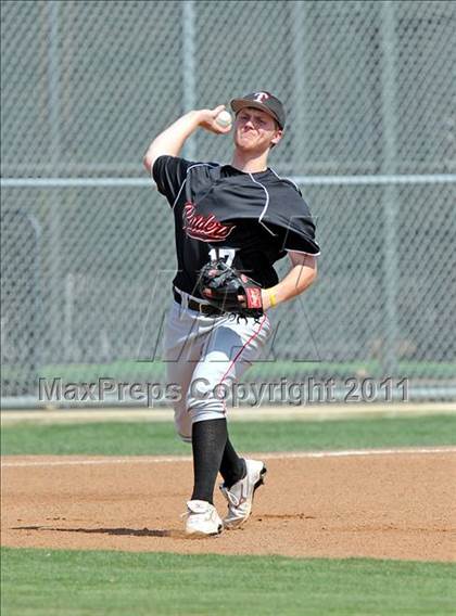 Thumbnail 3 in Berkner vs. Lee (Yellow Rose Classic) photogallery.