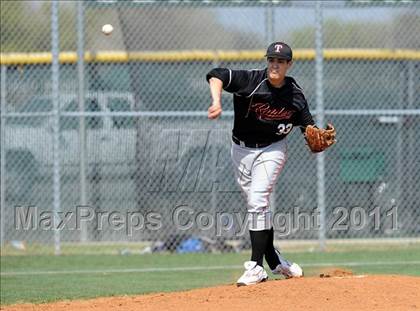 Thumbnail 3 in Berkner vs. Lee (Yellow Rose Classic) photogallery.