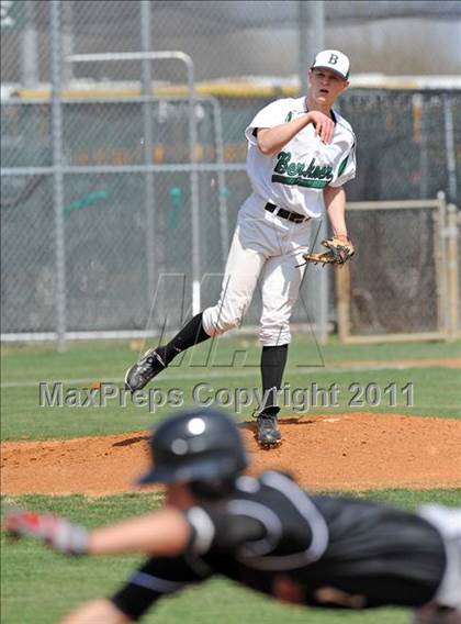 Thumbnail 3 in Berkner vs. Lee (Yellow Rose Classic) photogallery.