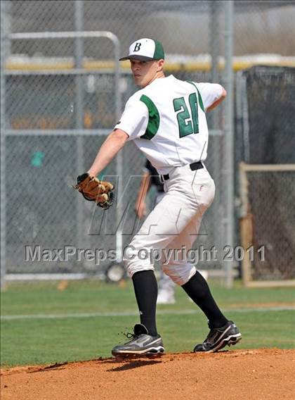 Thumbnail 1 in Berkner vs. Lee (Yellow Rose Classic) photogallery.