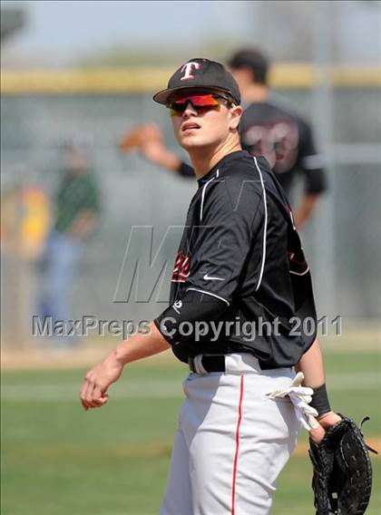 Thumbnail 2 in Berkner vs. Lee (Yellow Rose Classic) photogallery.