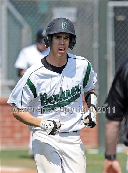 Thumbnail 1 in Berkner vs. Lee (Yellow Rose Classic) photogallery.
