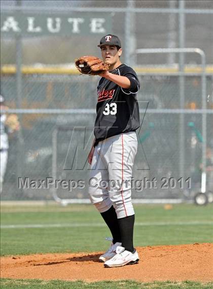 Thumbnail 1 in Berkner vs. Lee (Yellow Rose Classic) photogallery.