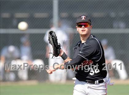 Thumbnail 3 in Berkner vs. Lee (Yellow Rose Classic) photogallery.