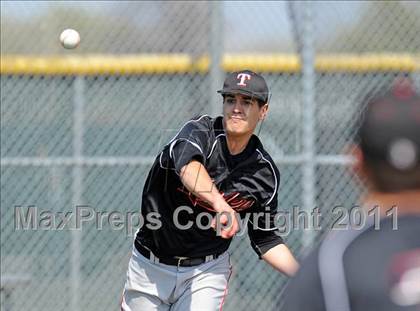 Thumbnail 1 in Berkner vs. Lee (Yellow Rose Classic) photogallery.