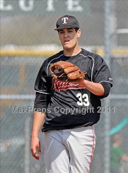 Thumbnail 3 in Berkner vs. Lee (Yellow Rose Classic) photogallery.