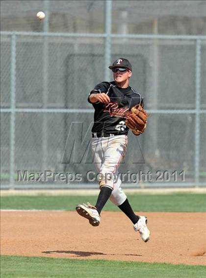 Thumbnail 2 in Berkner vs. Lee (Yellow Rose Classic) photogallery.