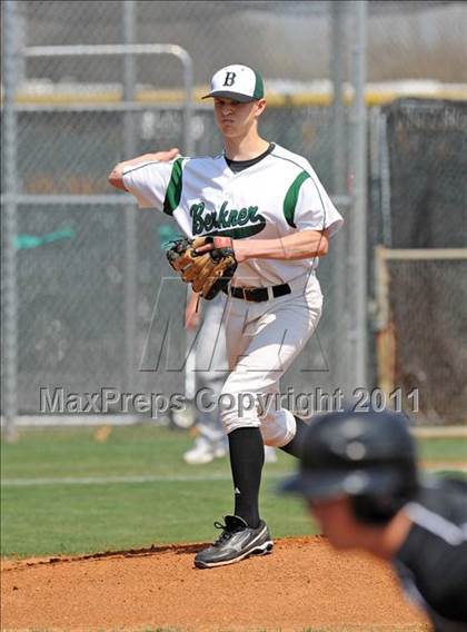 Thumbnail 2 in Berkner vs. Lee (Yellow Rose Classic) photogallery.