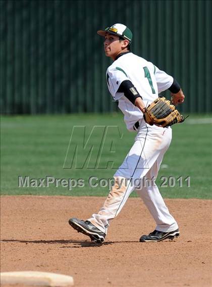 Thumbnail 1 in Berkner vs. Lee (Yellow Rose Classic) photogallery.