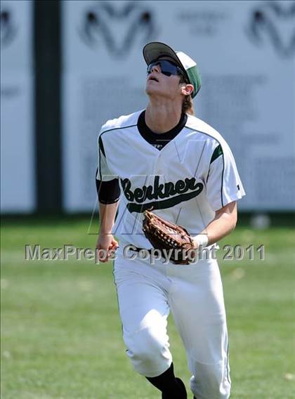 Thumbnail 1 in Berkner vs. Lee (Yellow Rose Classic) photogallery.