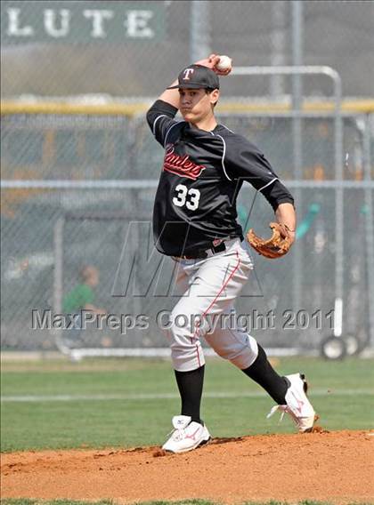 Thumbnail 3 in Berkner vs. Lee (Yellow Rose Classic) photogallery.