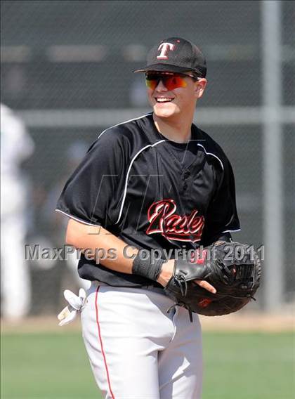 Thumbnail 1 in Berkner vs. Lee (Yellow Rose Classic) photogallery.