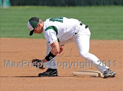 Thumbnail 1 in Berkner vs. Lee (Yellow Rose Classic) photogallery.