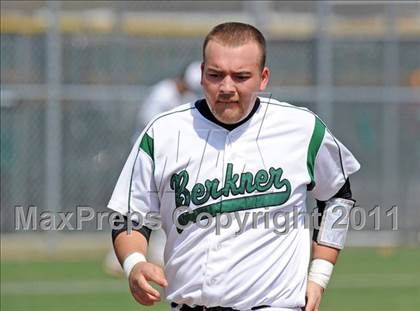 Thumbnail 1 in Berkner vs. Lee (Yellow Rose Classic) photogallery.