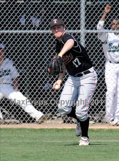 Thumbnail 1 in Berkner vs. Lee (Yellow Rose Classic) photogallery.