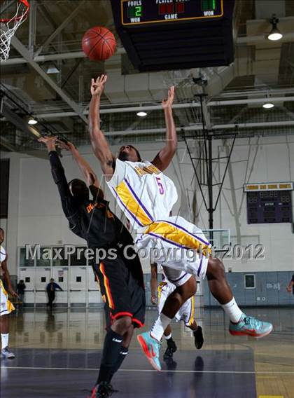Thumbnail 2 in Dominguez vs. Lynwood photogallery.