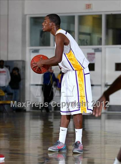 Thumbnail 2 in Dominguez vs. Lynwood photogallery.