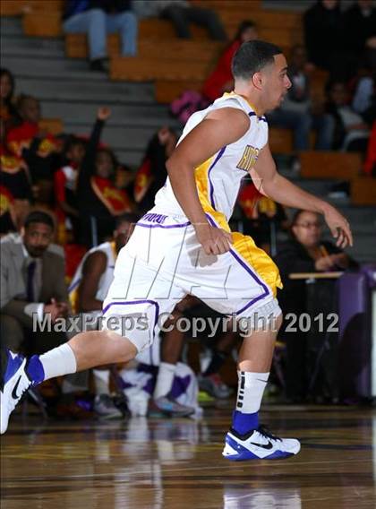 Thumbnail 2 in Dominguez vs. Lynwood photogallery.