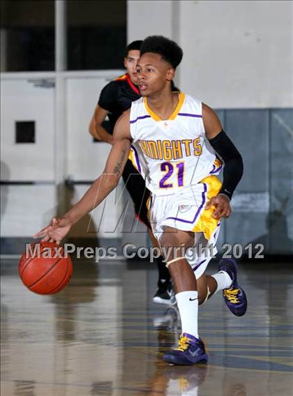 Thumbnail 3 in Dominguez vs. Lynwood photogallery.