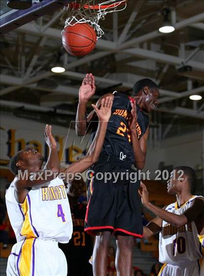 Thumbnail 3 in Dominguez vs. Lynwood photogallery.