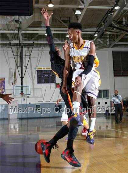 Thumbnail 3 in Dominguez vs. Lynwood photogallery.