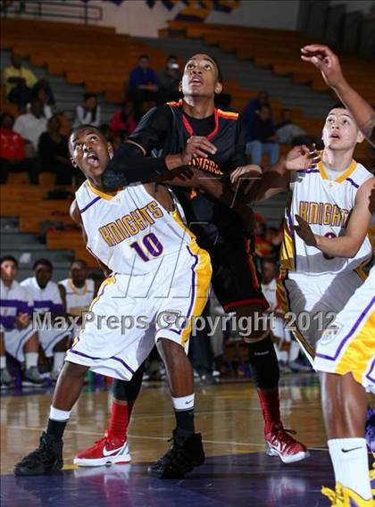 Thumbnail 3 in Dominguez vs. Lynwood photogallery.