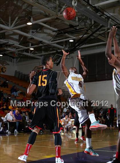 Thumbnail 3 in Dominguez vs. Lynwood photogallery.