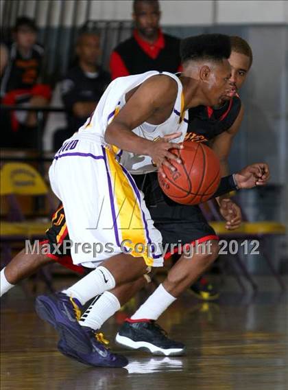 Thumbnail 2 in Dominguez vs. Lynwood photogallery.