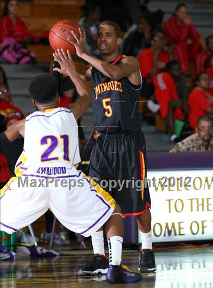 Thumbnail 3 in Dominguez vs. Lynwood photogallery.