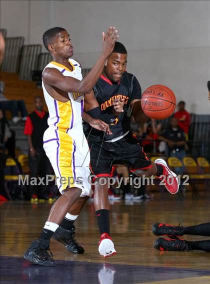 Thumbnail 2 in Dominguez vs. Lynwood photogallery.