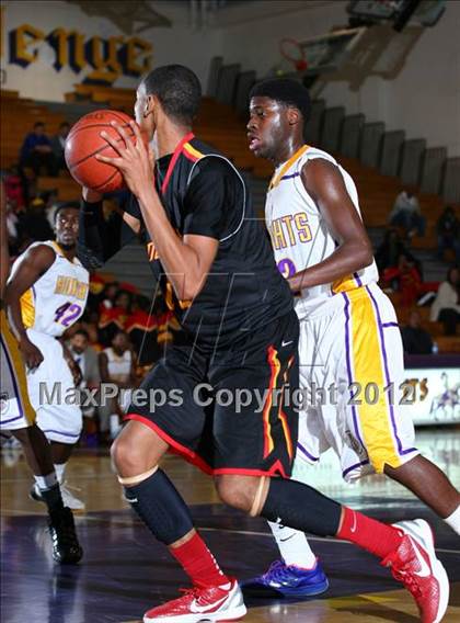 Thumbnail 3 in Dominguez vs. Lynwood photogallery.