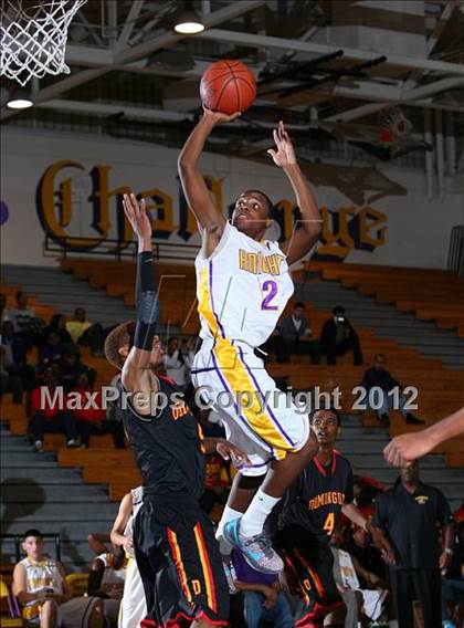 Thumbnail 3 in Dominguez vs. Lynwood photogallery.