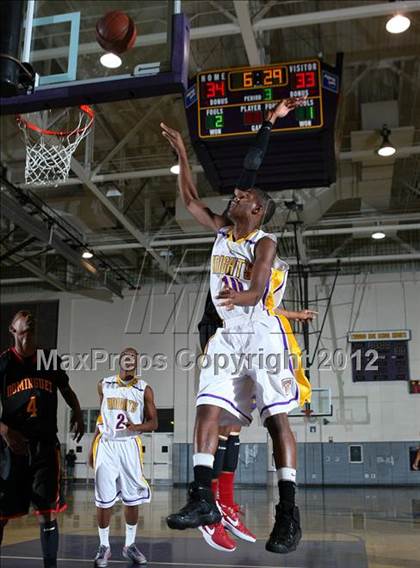 Thumbnail 3 in Dominguez vs. Lynwood photogallery.