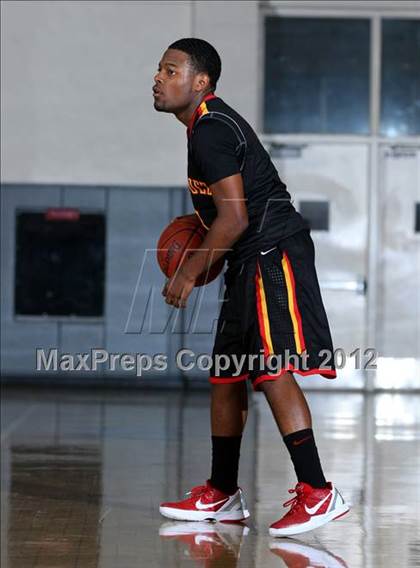 Thumbnail 2 in Dominguez vs. Lynwood photogallery.