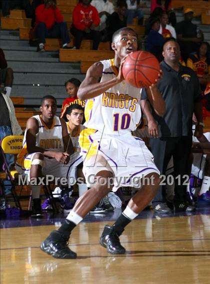 Thumbnail 2 in Dominguez vs. Lynwood photogallery.