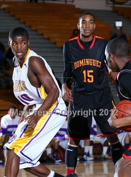 Thumbnail 3 in Dominguez vs. Lynwood photogallery.