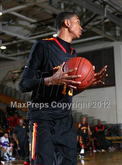Thumbnail 3 in Dominguez vs. Lynwood photogallery.