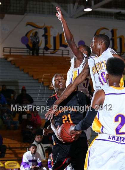 Thumbnail 3 in Dominguez vs. Lynwood photogallery.