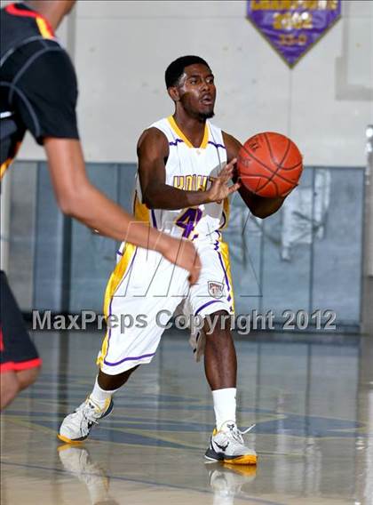 Thumbnail 2 in Dominguez vs. Lynwood photogallery.