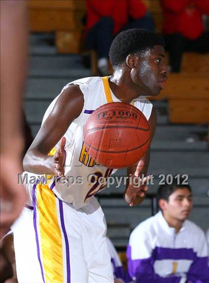 Thumbnail 1 in Dominguez vs. Lynwood photogallery.