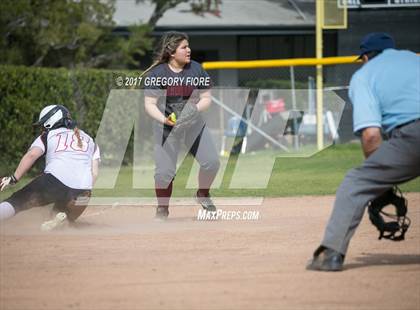 Thumbnail 2 in Village Christian vs. Santa Paula photogallery.